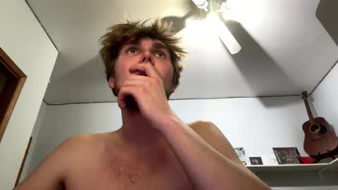 Snapshot of bigskinnyboyshh chatting on 16, 3, 2026 bigskinnyboyshh online show from 16, 3, 2026