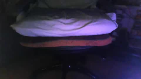 Snapshot of binder2122 chatting on 8, 5, 2026 binder2122 online show from 8, 5, 2026
