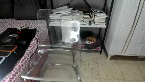 bisex woman online show from 28, 6, 2026