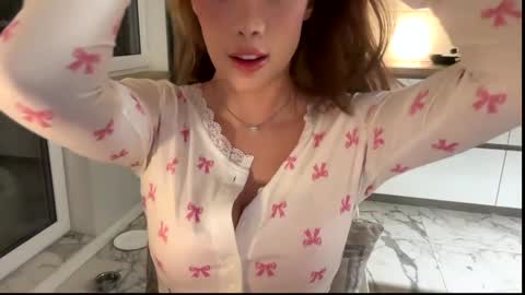 Snapshot of bitter_moon chatting on 1, 2, 2026 Ann Braslowsky online show from 1, 2, 2026