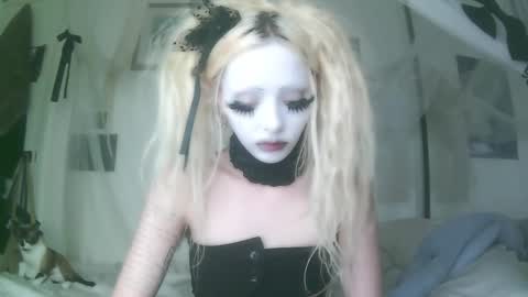 Snapshot of bl0odsyring3 chatting on 1, 10, 2025 vampire fang online show from 1, 10, 2025