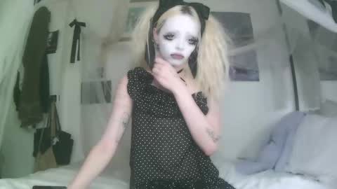 Snapshot of bl0odsyring3 chatting on 2, 10, 2025 vampire fang online show from 2, 10, 2025