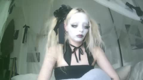 Snapshot of bl0odsyring3 chatting on 3, 10, 2025 vampire fang online show from 3, 10, 2025