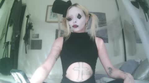 Snapshot of bl0odsyring3 chatting on 30, 10, 2025 vampire fang online show from 30, 10, 2025