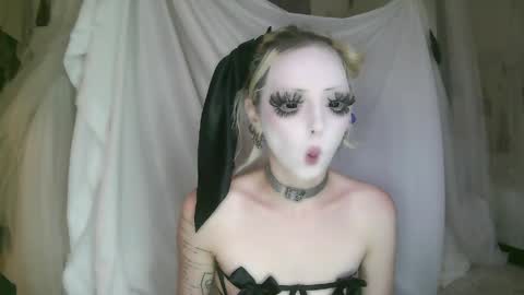 vampire fang  online show from 21, 4, 2026