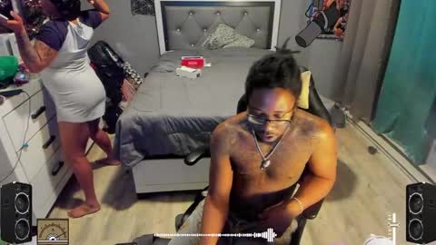 Plant Base Streamers From Pennsylvania online show from 20, 12, 2024