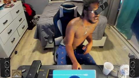 Plant Base Streamers From Pennsylvania online show from 5, 1, 2025