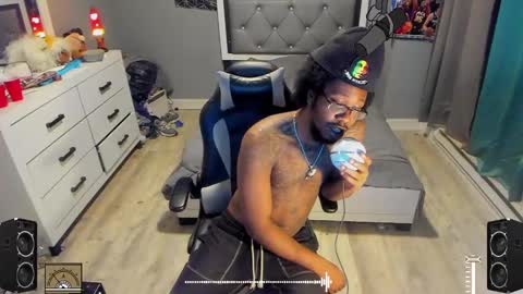 Plant Base Streamers From Pennsylvania online show from 19, 2, 2025