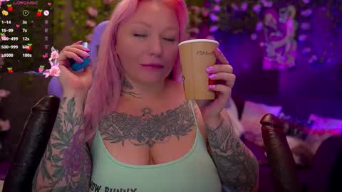 Snapshot of blackedbarbie chatting on 17, 10, 2025 Alice online show from 17, 10, 2025