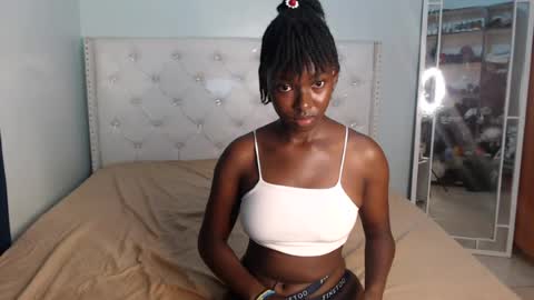 Snapshot of blackqueenofparis chatting on 6, 7, 2026 Paris online show from 6, 7, 2026