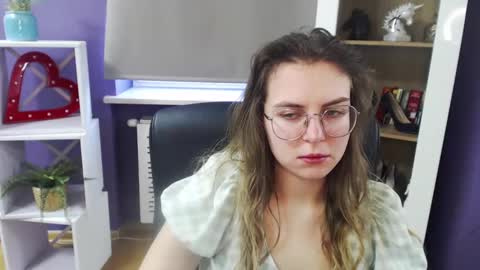 Z O E Y online show from 11, 2, 2025