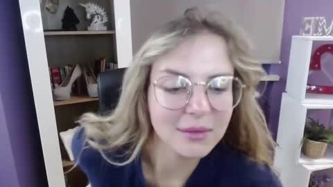 Z O E Y online show from 19, 9, 2025