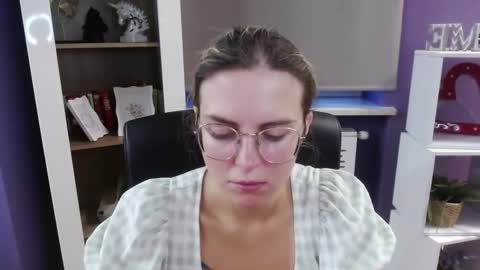 Z O E Y online show from 25, 9, 2025