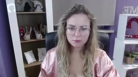 Z O E Y online show from 26, 9, 2025