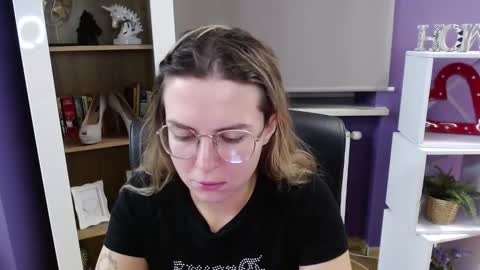 Z O E Y online show from 16, 10, 2025