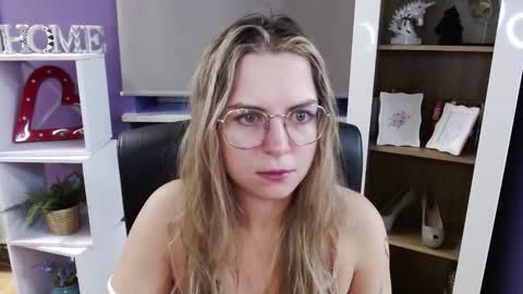 Z O E Y online show from 28, 10, 2025