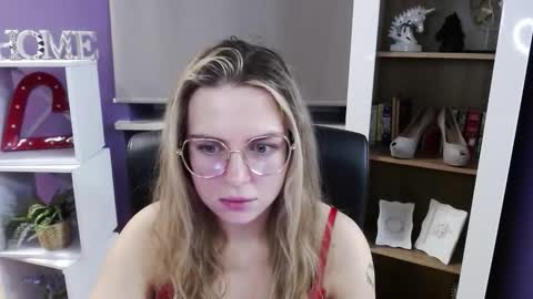 Z O E Y online show from 26, 11, 2025