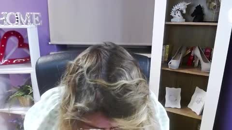 Z O E Y online show from 6, 1, 2026