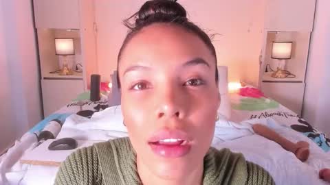 Snapshot of blackywhiite chatting on 21, 11, 2025 GRACE online show from 21, 11, 2025