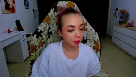 Nicole online show from 8, 2, 2025