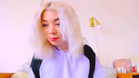 Nicole online show from 22, 2, 2025