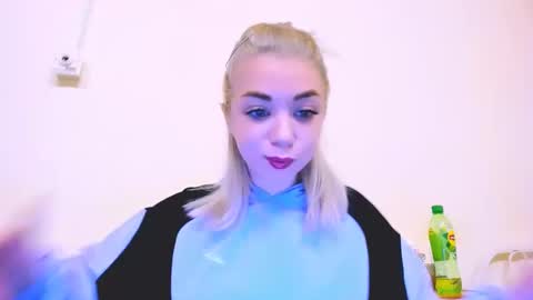 Nicole online show from 24, 2, 2025