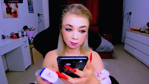 Nicole online show from 11, 9, 2025