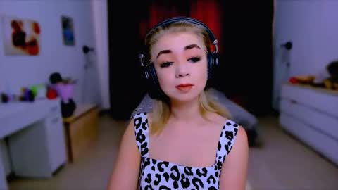 Nicole online show from 19, 9, 2025