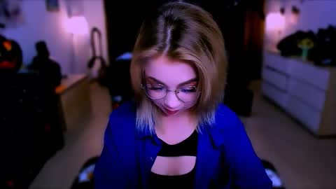 Nicole online show from 30, 10, 2025