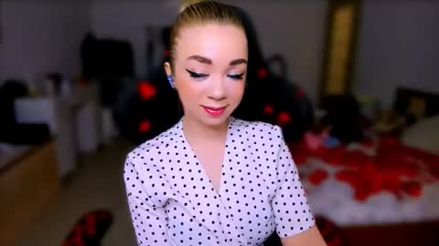 Nicole online show from 6, 3, 2026