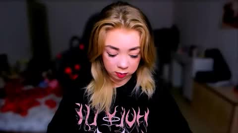 Nicole online show from 8, 3, 2026