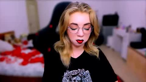 Nicole online show from 10, 3, 2026