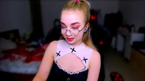 Nicole online show from 11, 3, 2026