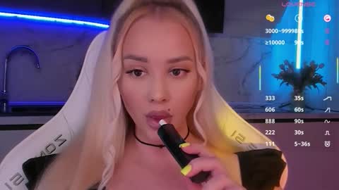 Snapshot of blond_diamond chatting on 15, 12, 2025 Lana online show from 15, 12, 2025