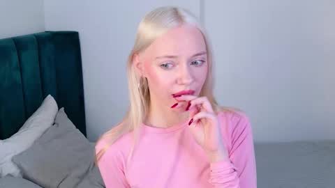 Snapshot of blondagent chatting on 18, 9, 2025 you can call me Melissa online show from 18, 9, 2025