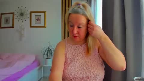 Nicole online show from 9, 3, 2026