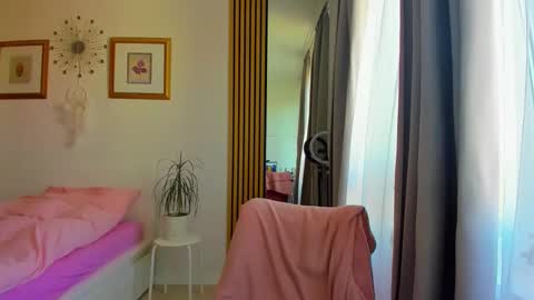 Snapshot of blonde_angel20 chatting on 29, 5, 2026 Nicole online show from 29, 5, 2026