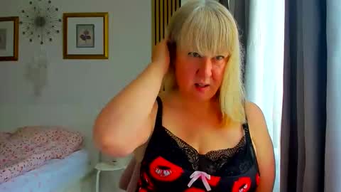 Snapshot of blonde_angel20 chatting on 11, 6, 2026 Nicole online show from 11, 6, 2026