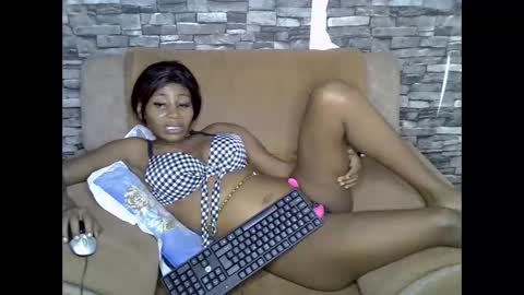 blonde_creamy online show from 27, 4, 2026
