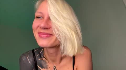 blonde_fuck_couple online show from 31, 5, 2026