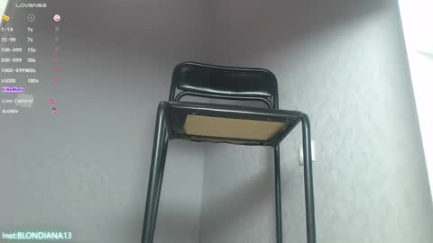 Im Di. I smell naked even when Im dressed. online show from 25, 3, 2026