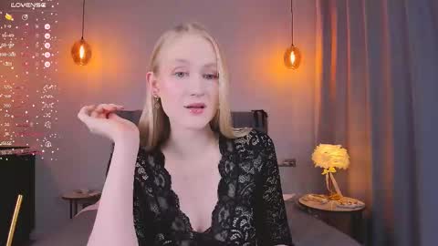 Snapshot of blondiemermaid chatting on 28, 2, 2025 Mia online show from 28, 2, 2025