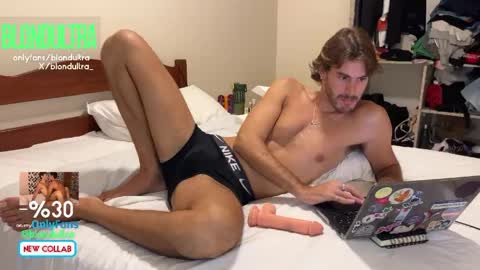 Snapshot of blondultra chatting on 14, 4, 2026 blondultra online show from 14, 4, 2026