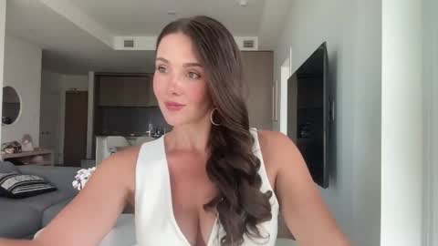 Emma Bloom online show from 18, 6, 2026
