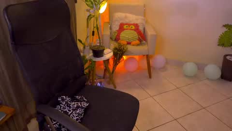 Snapshot of blueflora chatting on 15, 4, 2026 FLORAA online show from 15, 4, 2026