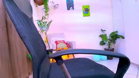 Snapshot of blueflora chatting on 16, 4, 2026 FLORAA online show from 16, 4, 2026