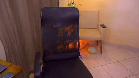 Snapshot of blueflora chatting on 9, 5, 2026 FLORAA online show from 9, 5, 2026