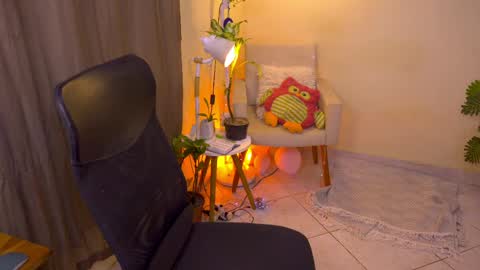 Snapshot of blueflora chatting on 21, 5, 2026 FLORAA online show from 21, 5, 2026