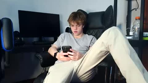 Snapshot of bobby72738 chatting on 23, 11, 2025 bobby72738 online show from 23, 11, 2025