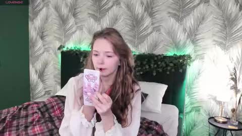 Snapshot of boldbutterfly chatting on 4, 11, 2025 Kira online show from 4, 11, 2025